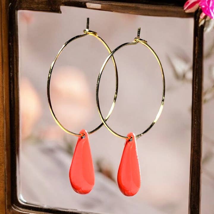 "JACQUELINE" earrings with gold-plated enamel sequin charms and steel for wholesale by TOURMALYN