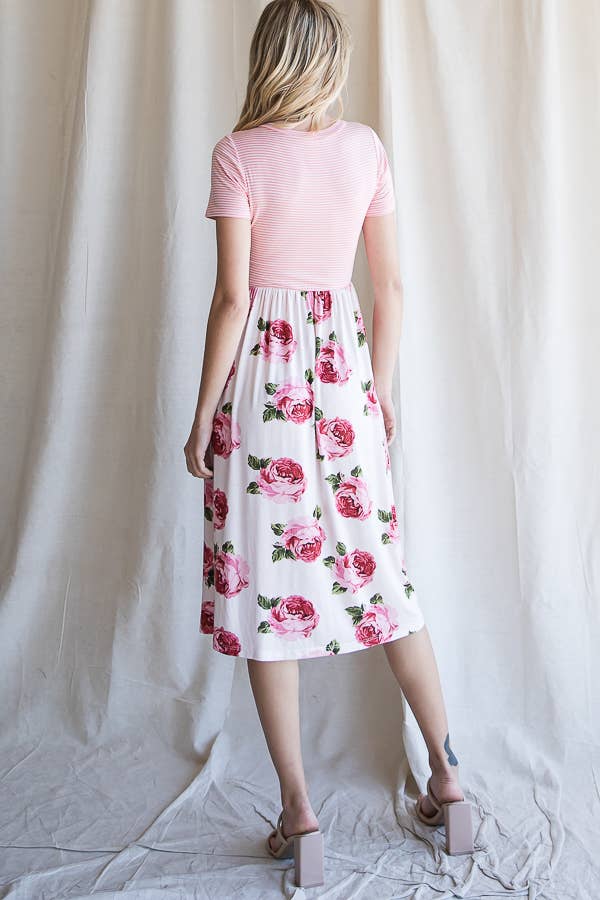 7th Ray - Vendita all'ingrosso Vestito - Donna - Abito Midi a Linea ad A Fiori con Cintura in Vita e Maniche Corte D41999