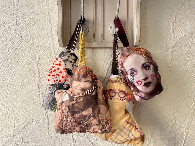 Les Is More 894 - Wholesale Ornament - Embroidered Quirky Vintage Picture Ornament1