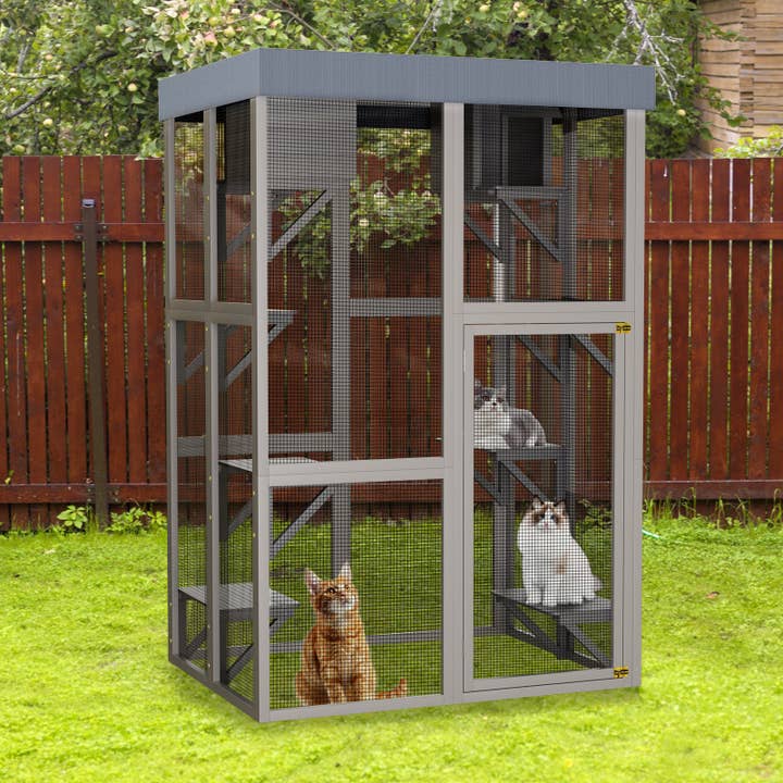 Catio extérieur en bois gris de 70,5 pouces de hauteur avec toit. pour la vente par 39F Inc.