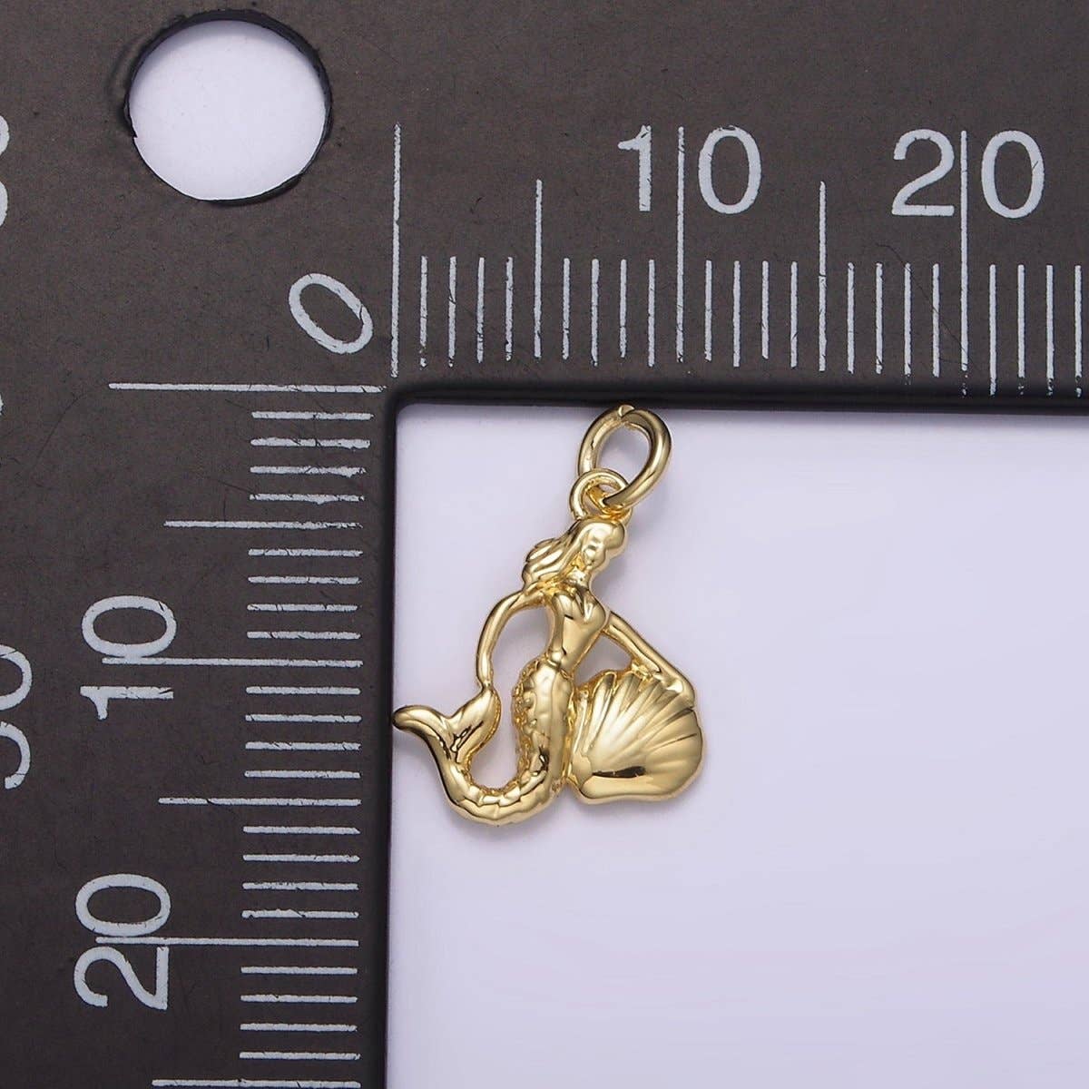 Aim Eternal – wholesale Individual charm/pendant – 14K Gold Filled Mini Mermaid Clam Sea Shell Add-On Charm in Gold & Silver  | AG230 AG8391
