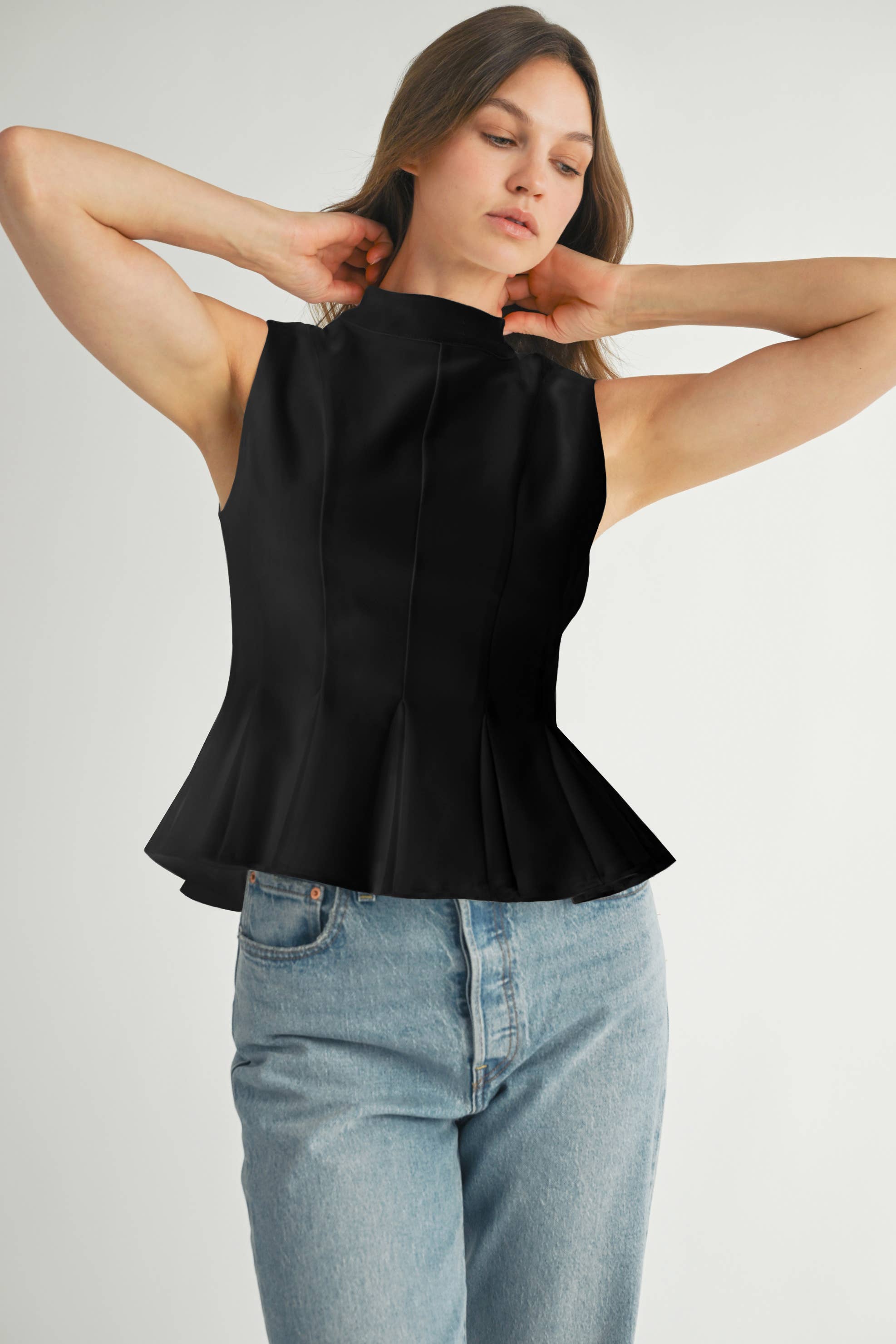 EB LUXE – wholesale Blus - Dam – Ärmlös Hög Hals Volangblus LT193010