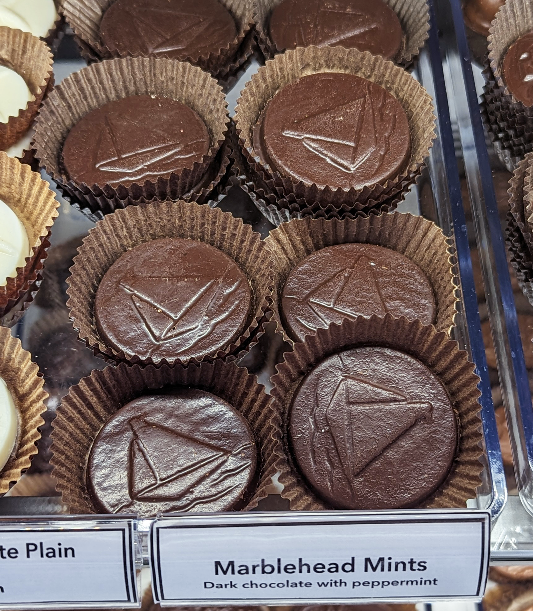 Harbor Sweets Chocolates - Wholesale Chocolate Box - Harbor Sweets Chocolates 12 Pcs Marblehead Mints Gable Box3