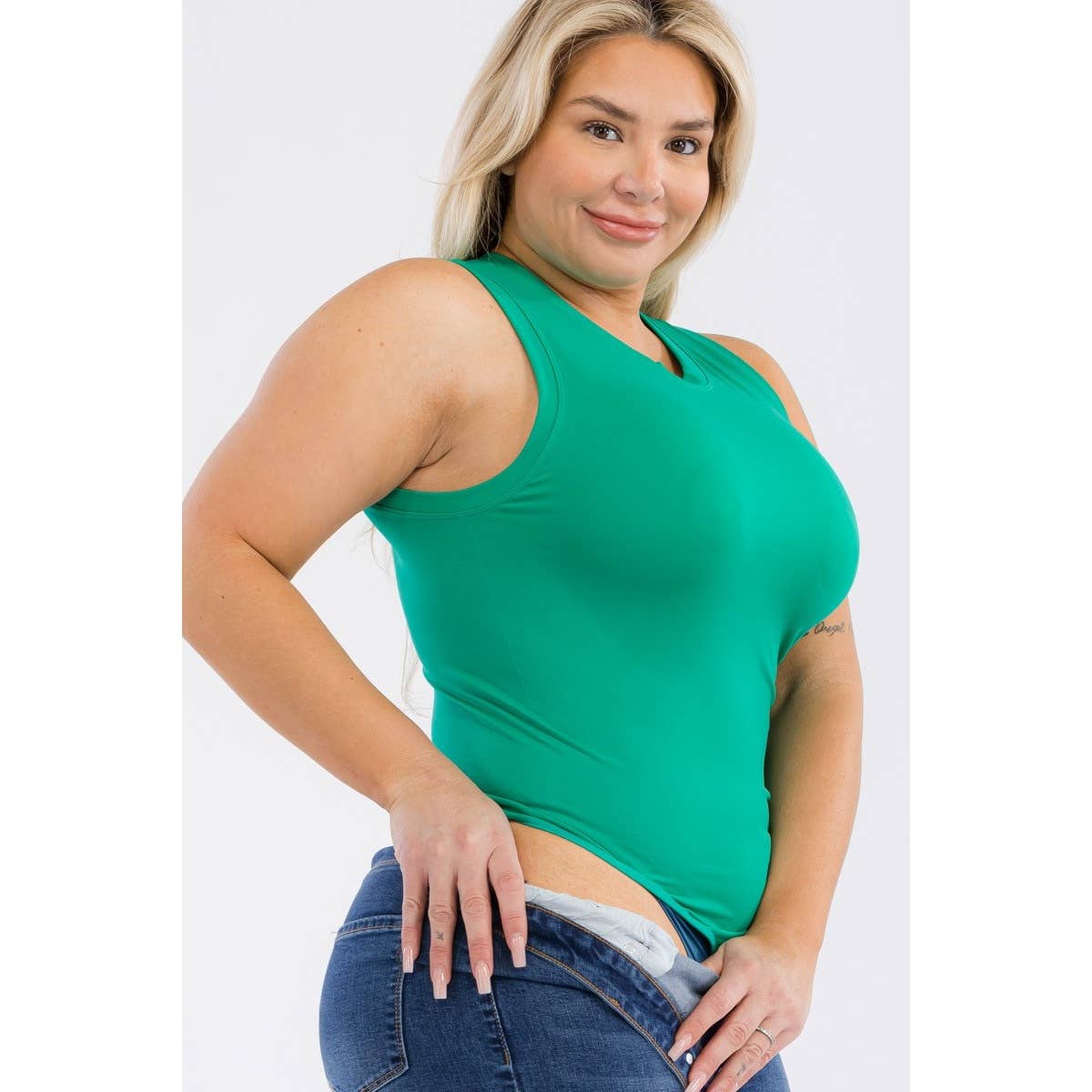 Curve Market - Wholesale Bodysuit - Women's - PLUS SIZE ROUND NECK SEAMLESS BODYSUIT9