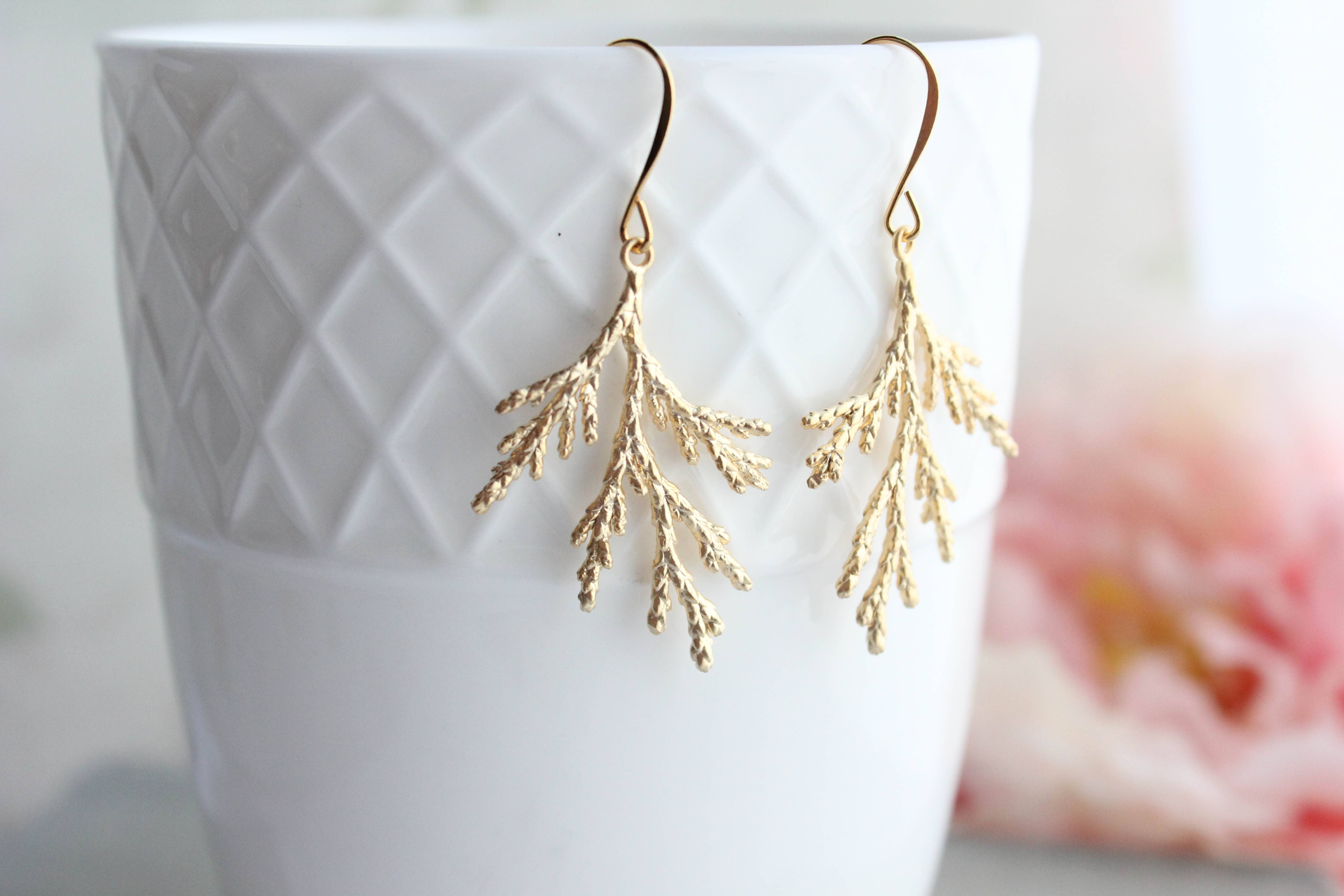 A Pocket of Posies - Vente Boucles d'oreilles pendantes - Boucles d'oreilles branche de cèdre7