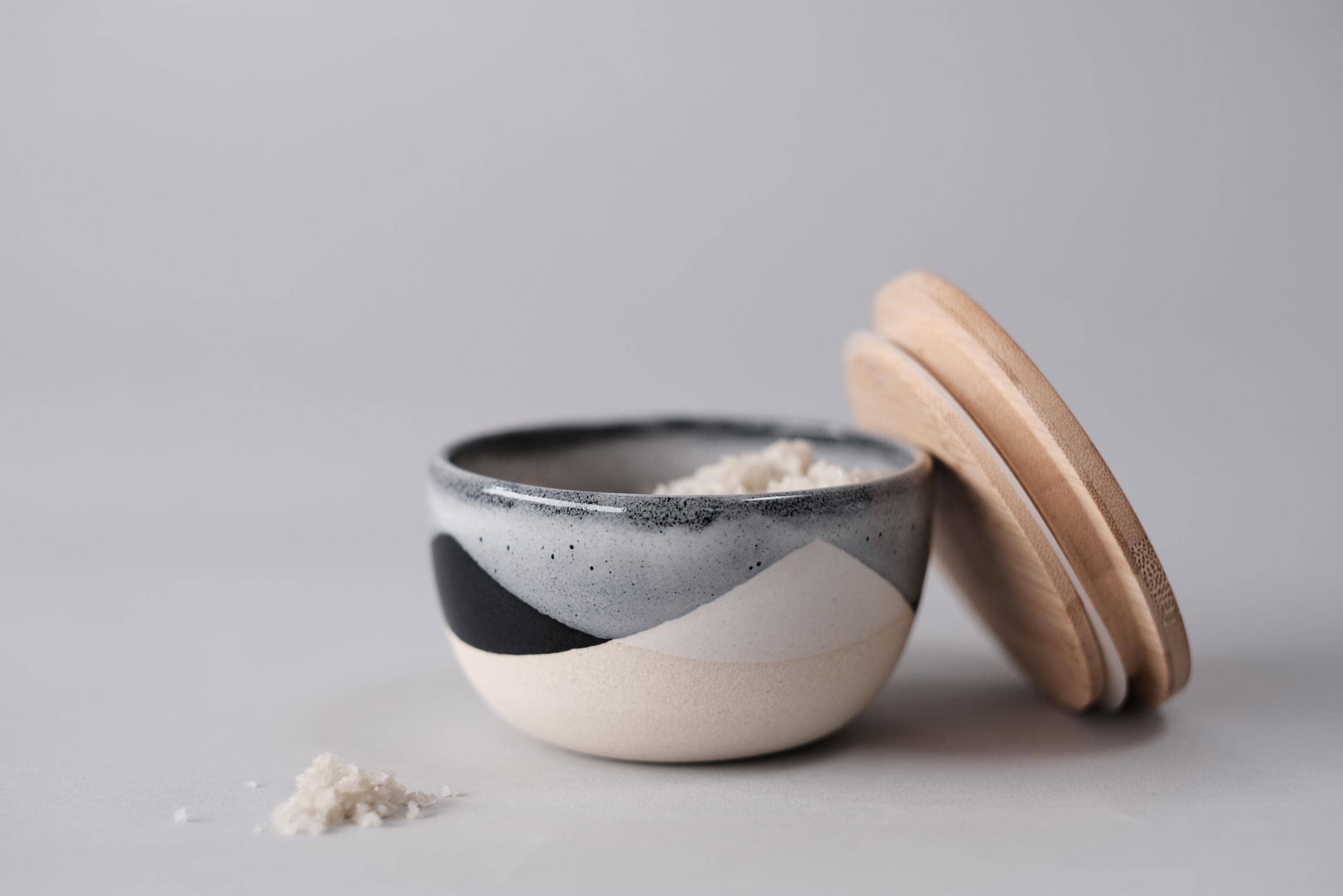 FHAR Studio - Wholesale Salt Mill - core - Salt Cellar with Bamboo Lid - Handmade porcelain 0
