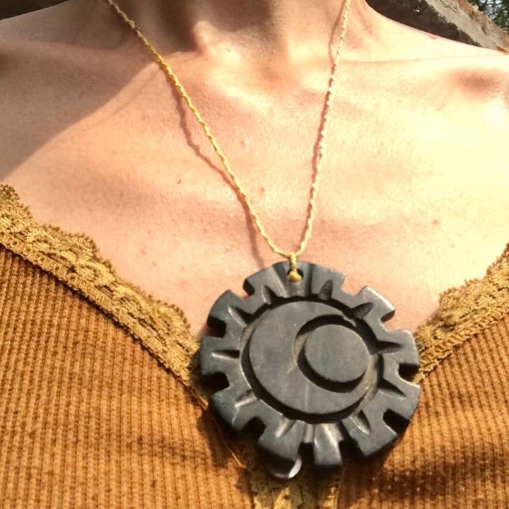 Collier pendentif symbole Lune Soleil en style jade guatémaltèque - bijou mexicain en pierre serpentine and other Purchase Wholesale cartine lunghe. Free Returns & Net 60 Terms on Faire trending on Faire.