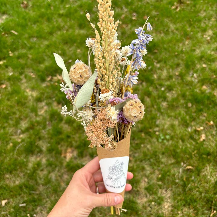 Nurturing with Nature - Wholesale Dried/Pressed Flowers - Mini Dried Flower Bouquet