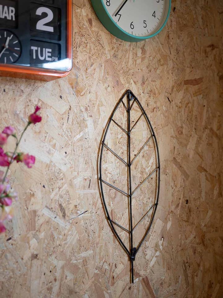 Recycled Metal Garden Artwork - Oval Wire Leaf for wholesale by chi-africa