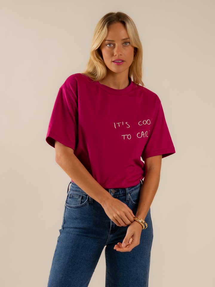 Geborduurd T-shirt van Marlie, het is cool om te verzorgen voor wholesale door Care Tucker