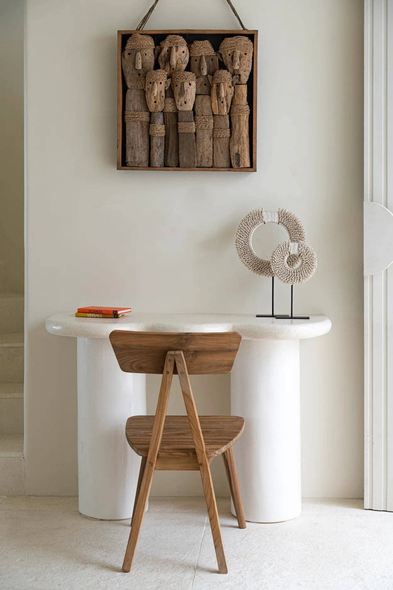 Bazar Bizar Living - Wholesale Decorative Tabletop Object - The Papua Shell Disc on Stand - White - M6