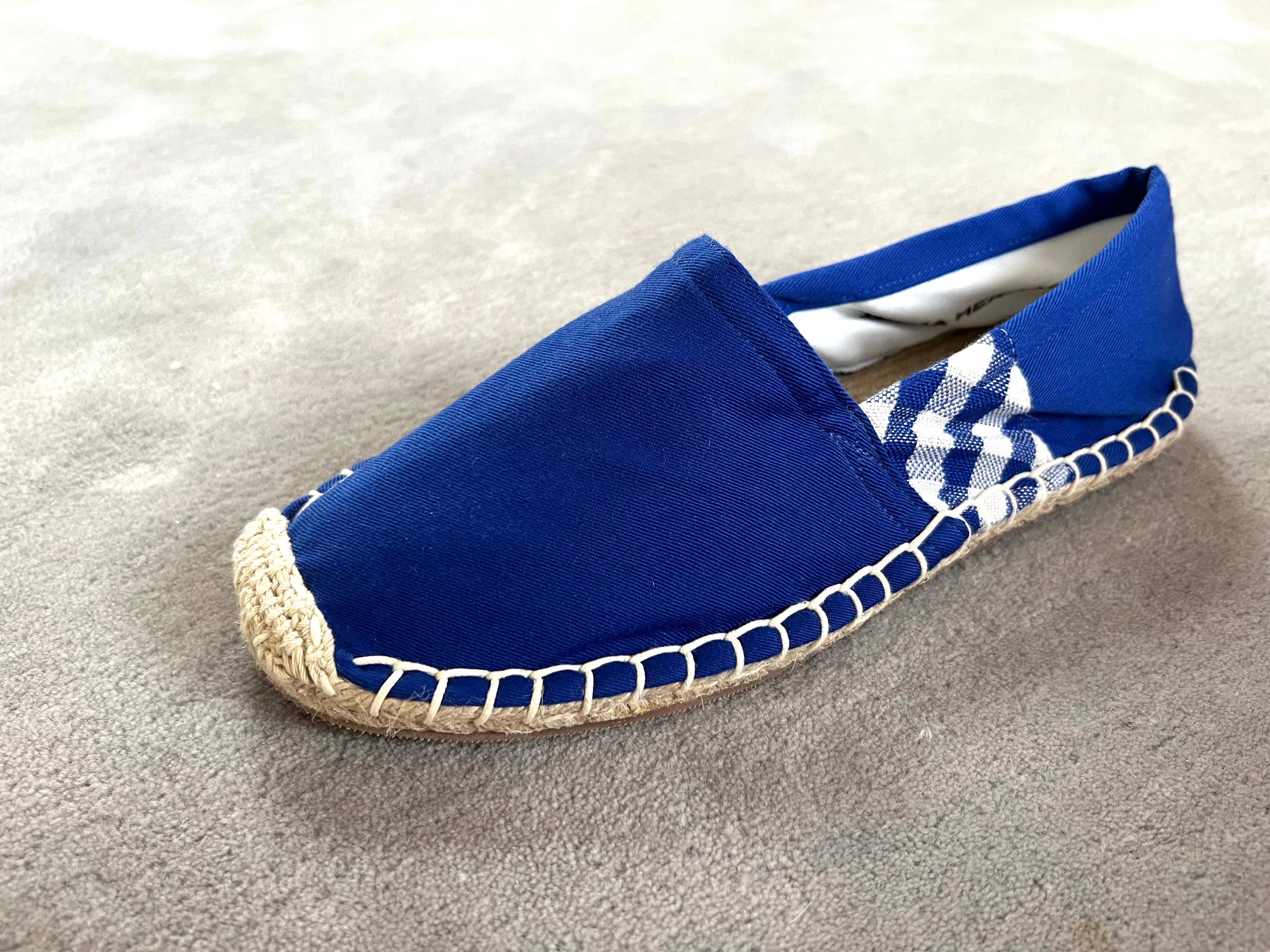 Krama Heritage - Wholesale Flats - Women's - The Krama Blue espadrilles in their large natural palm leaf case6