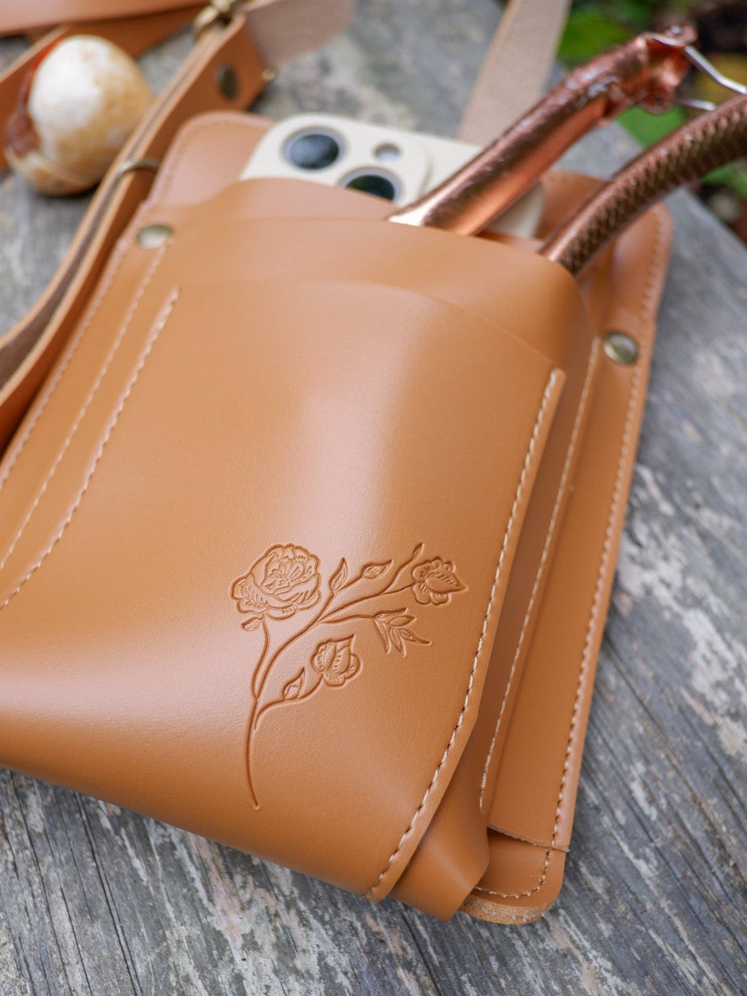 Laura Hooper Design House - Wholesale Garden Tool - Crossbody Garden Tool Bag2