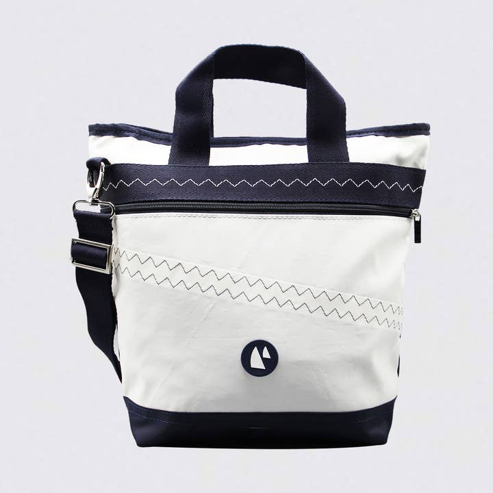 Återvunnen segelväska med framficka - Paxos - Blå för wholesale av Bolina Sail