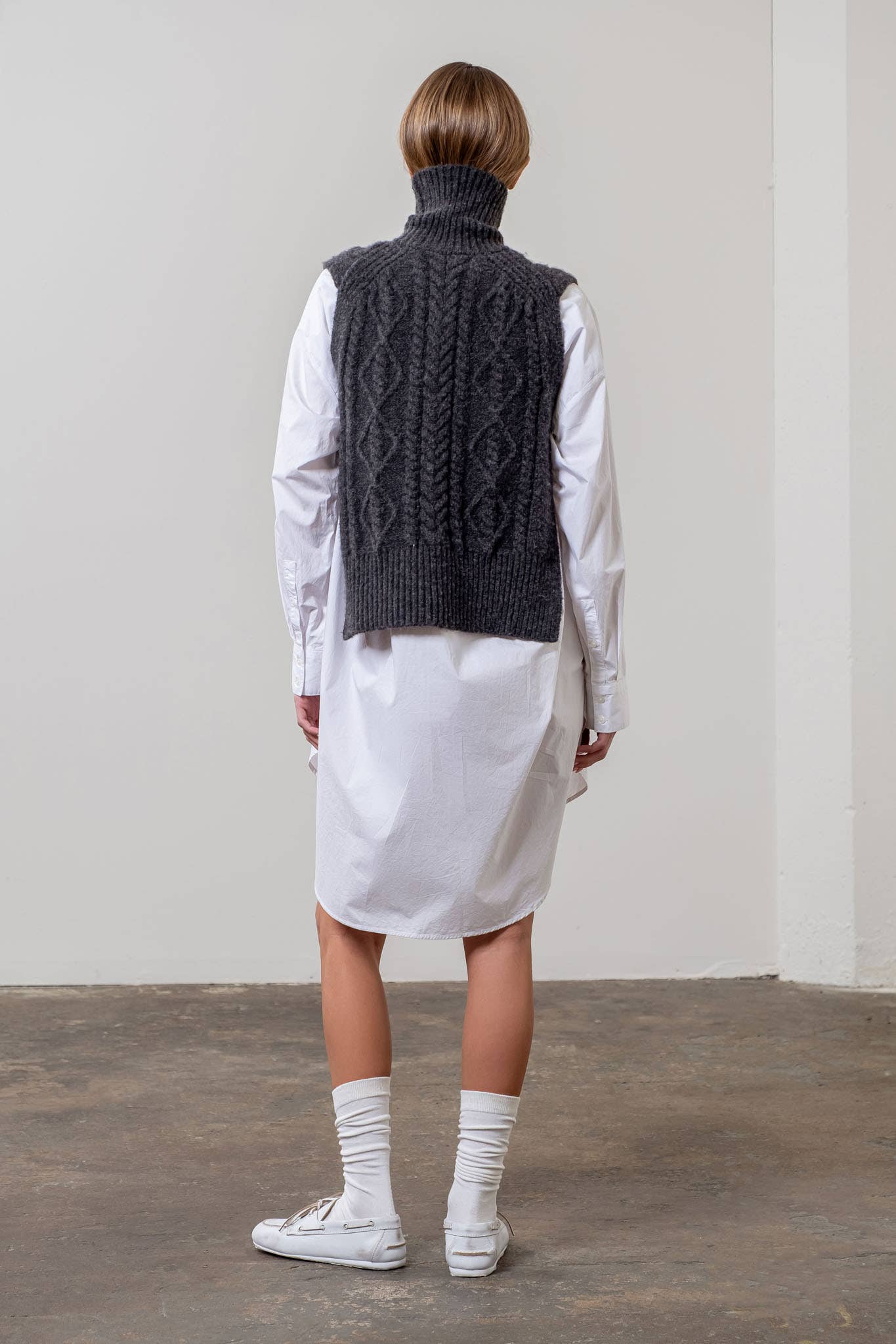 Moon River - Wholesale Outerwear Vest - Women's - SIDE SLIT CABLE SWEATER VEST4