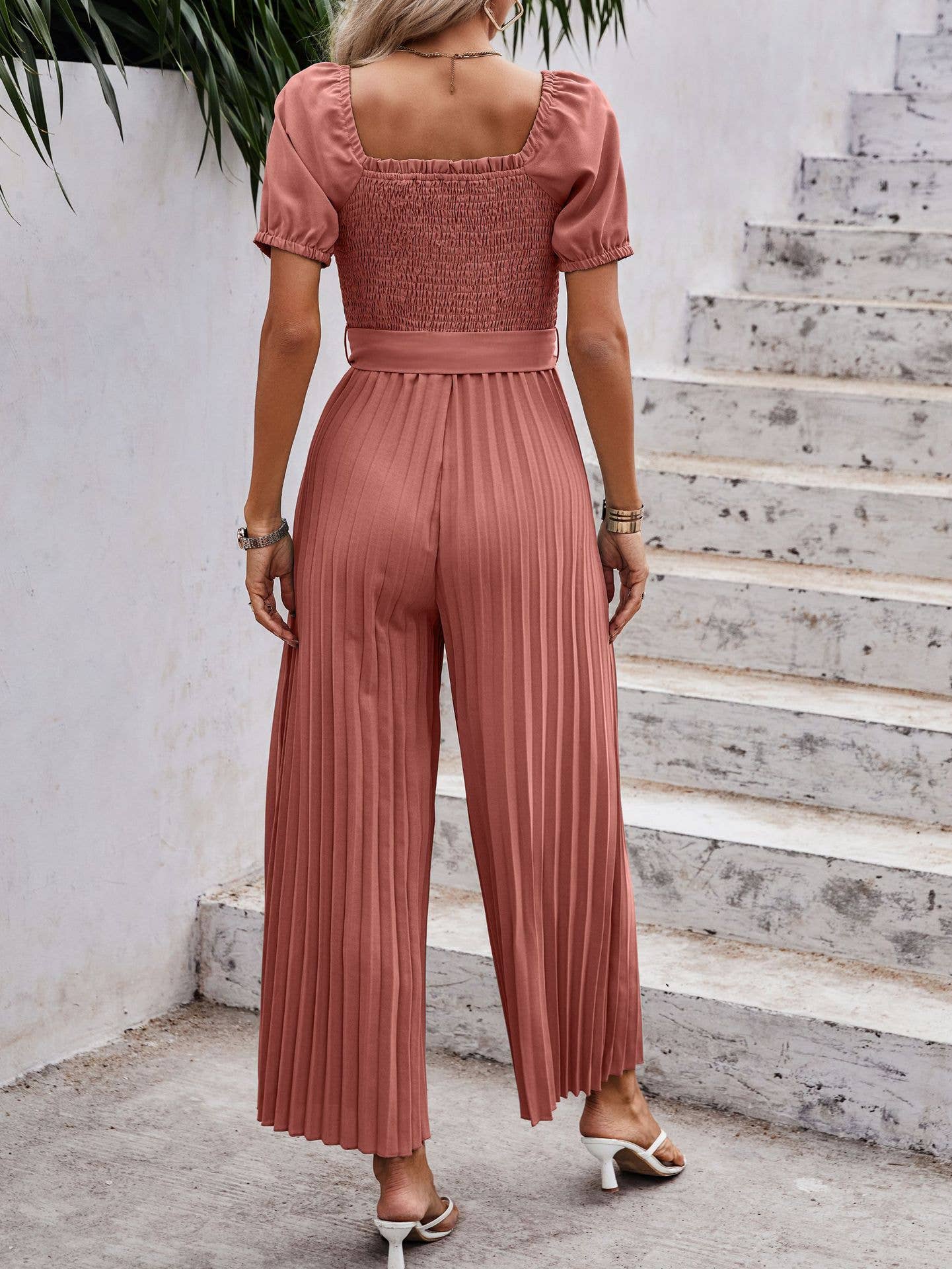 eLook – Großhandel Jumpsuit – Damen – SZ1-J6243 Gemusterter, plissierter Jumpsuit mit Gürtel7