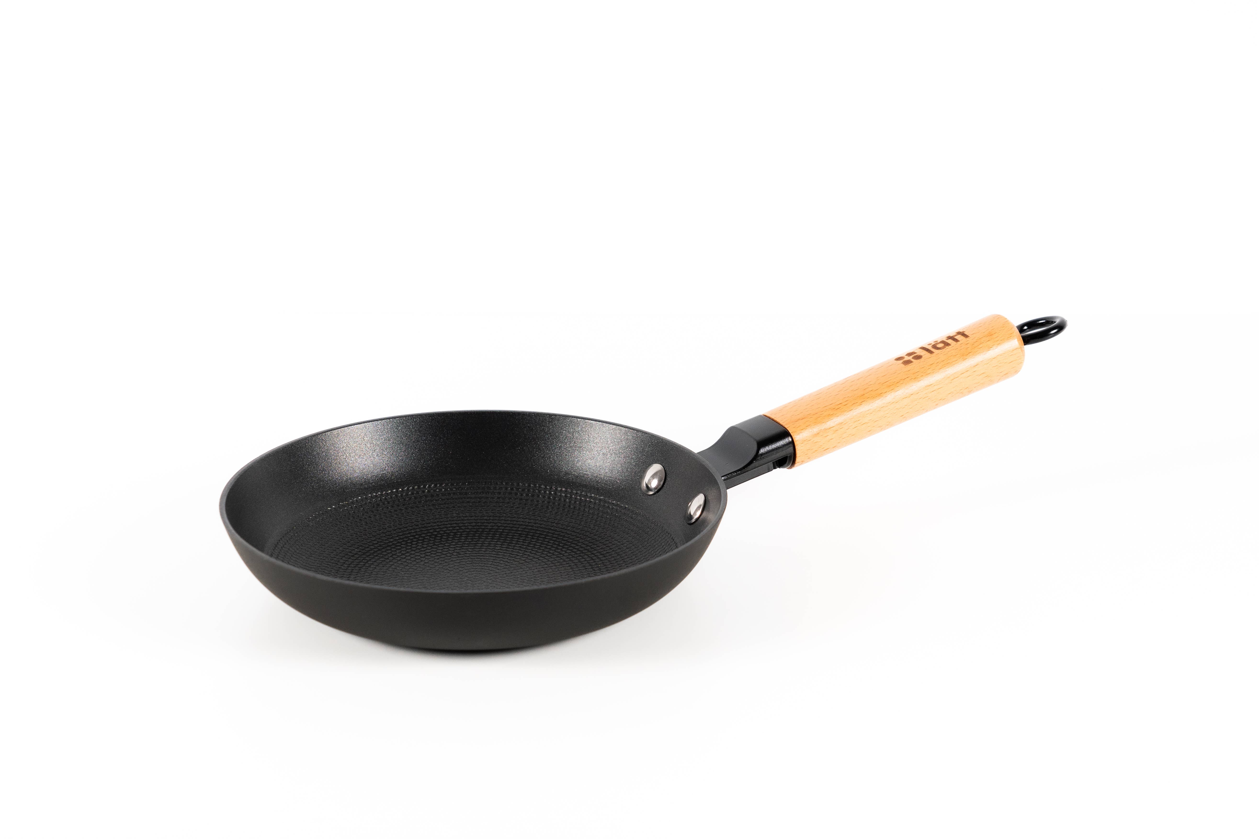 Lätt Home – Engroshandel Støbejernspande – Lätt Home stegepande i støbejern 20 cm med træhåndtag0