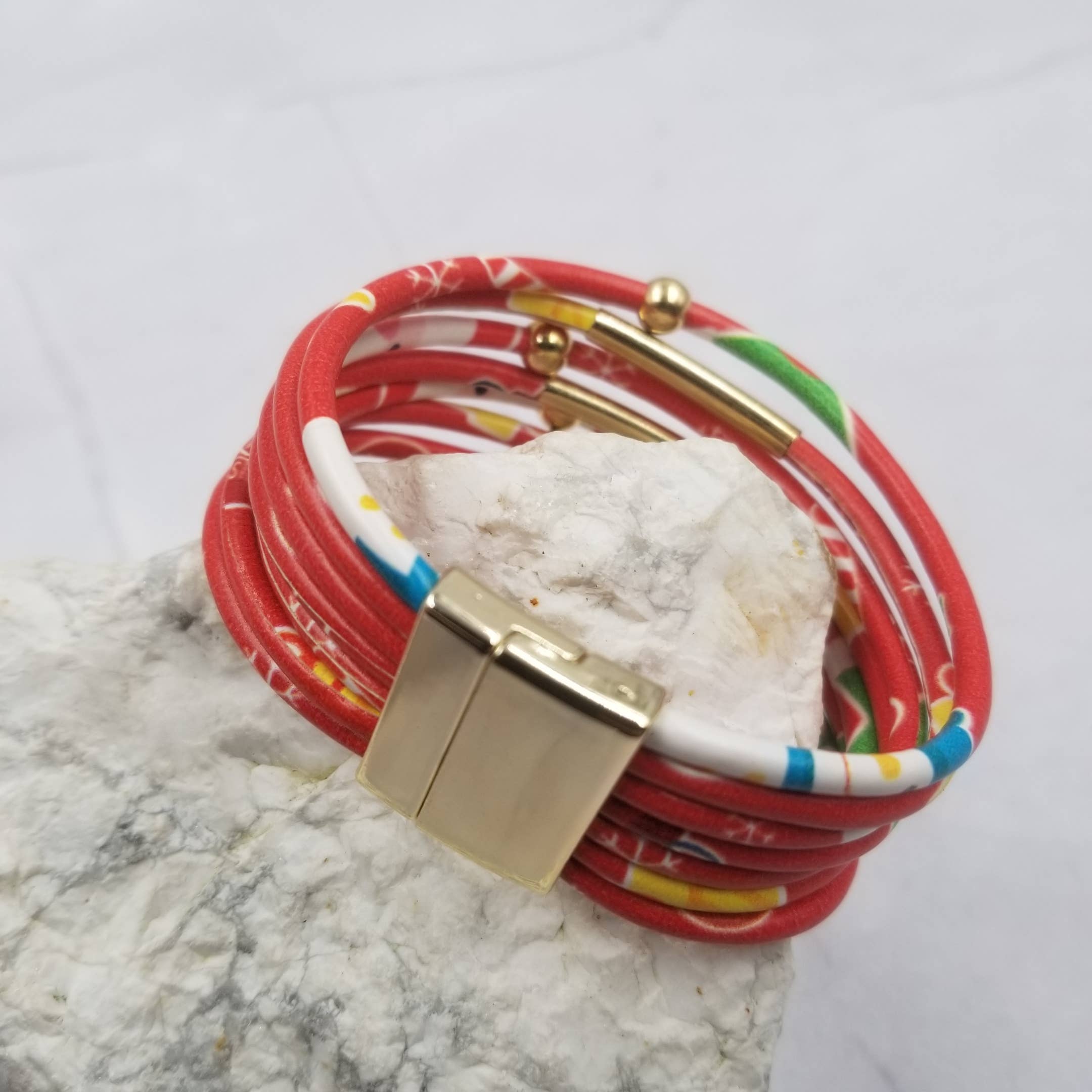 The Pretty Jewellery – Großhandel Armreif – Weihnachts-Magnetarmband aus lackiertem Leder1