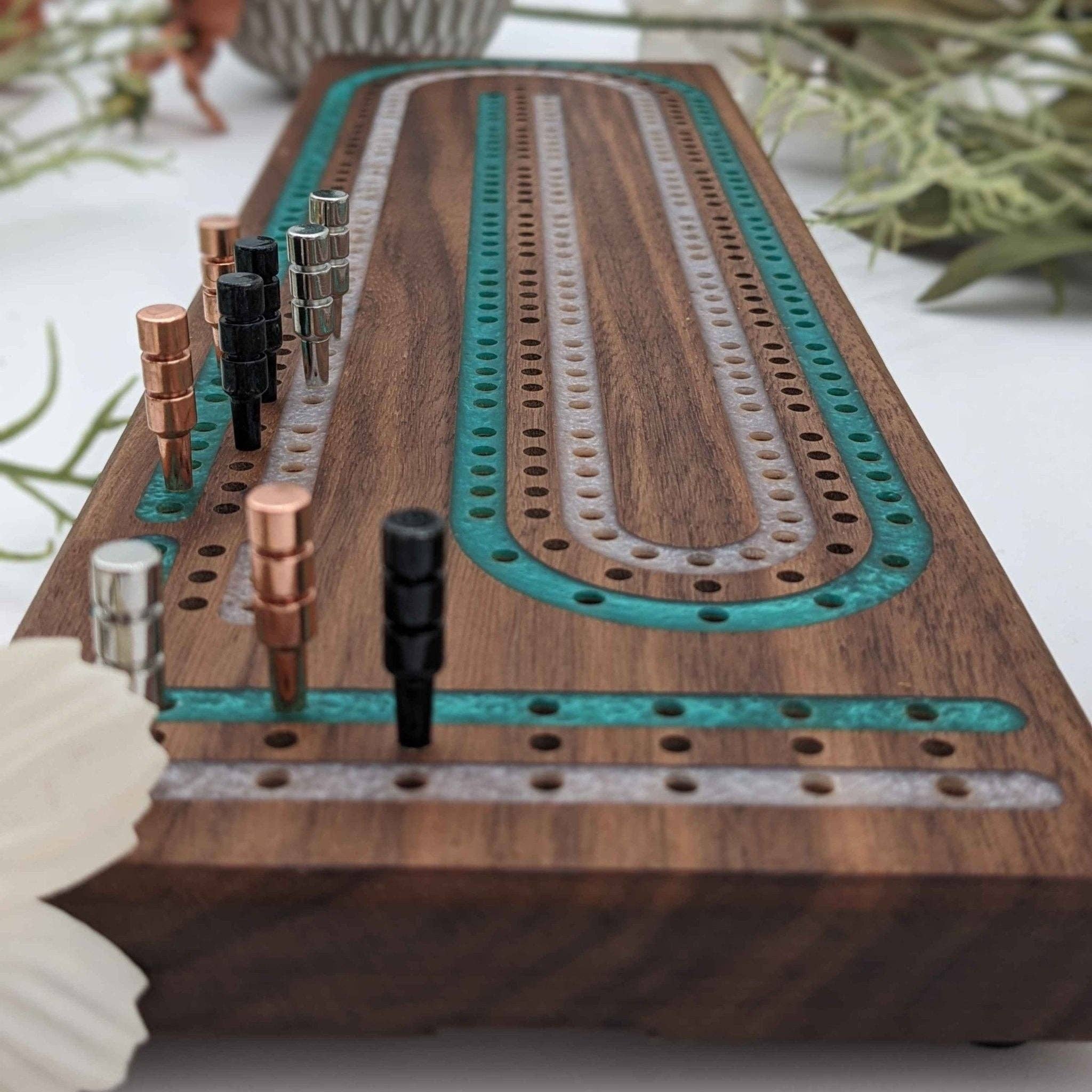 EBONWOOD – wholesale Brädspel – Premium cribbagebräde - Flerfilig smaragd- och silverhartsinlägg1