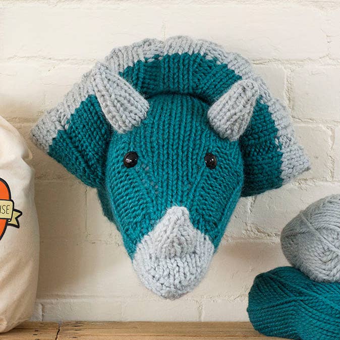 Kit de tricot à tête de tricératops géant pour la vente par Sincerely Louise