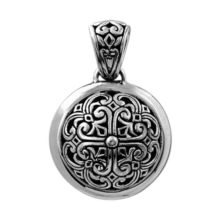 Pendentif en argent sterling - Collection Cinta par Kamaron Bali pour la vente par Kamaron Bali