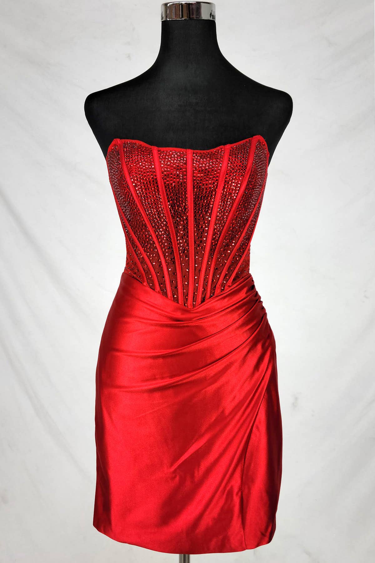 Chicas – wholesale Klänning - Dam – Kort miniklänning med juvelprydd korsett och satinkjol C37518