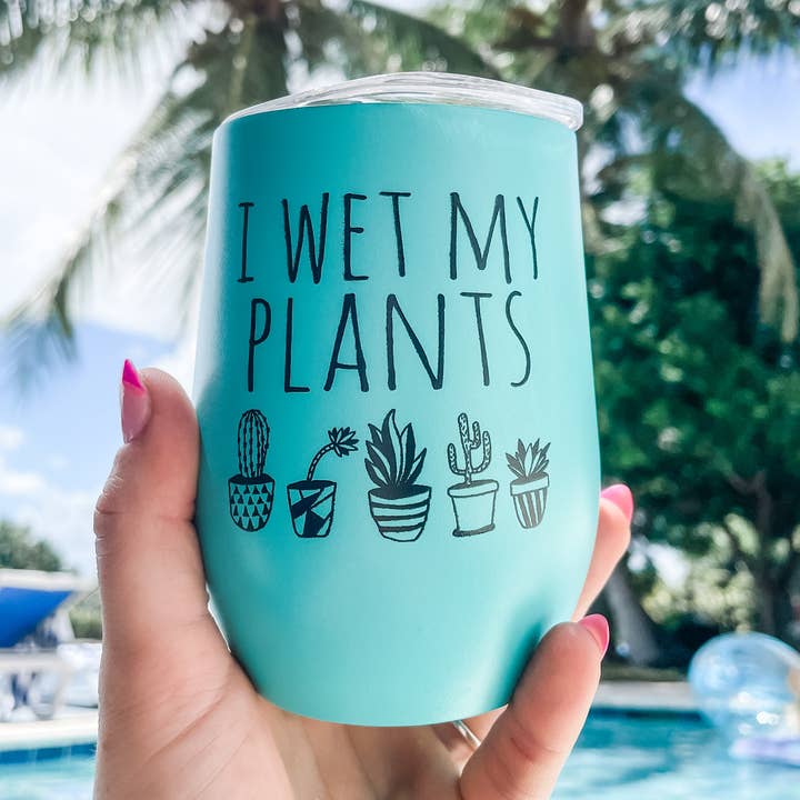 Jeg fugter mine planter (havearbejde) - isolerede tumblere for engroshandel hos Moonlight Makers