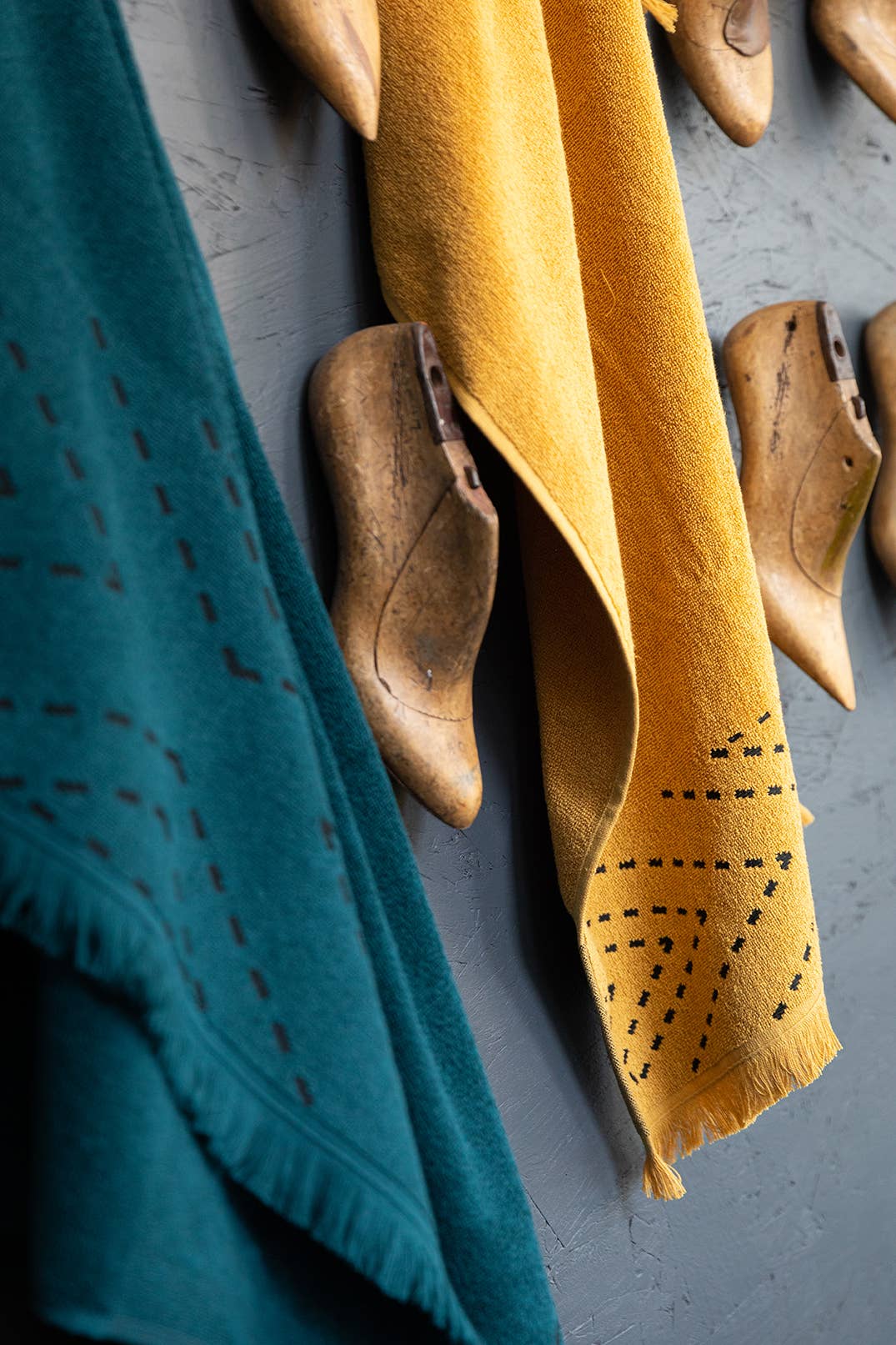 Maison Vivaraise & La Cerise sur le Gâteau - Wholesale Bath Towel - Julia Bronze 30 X 50 Guest Towel1