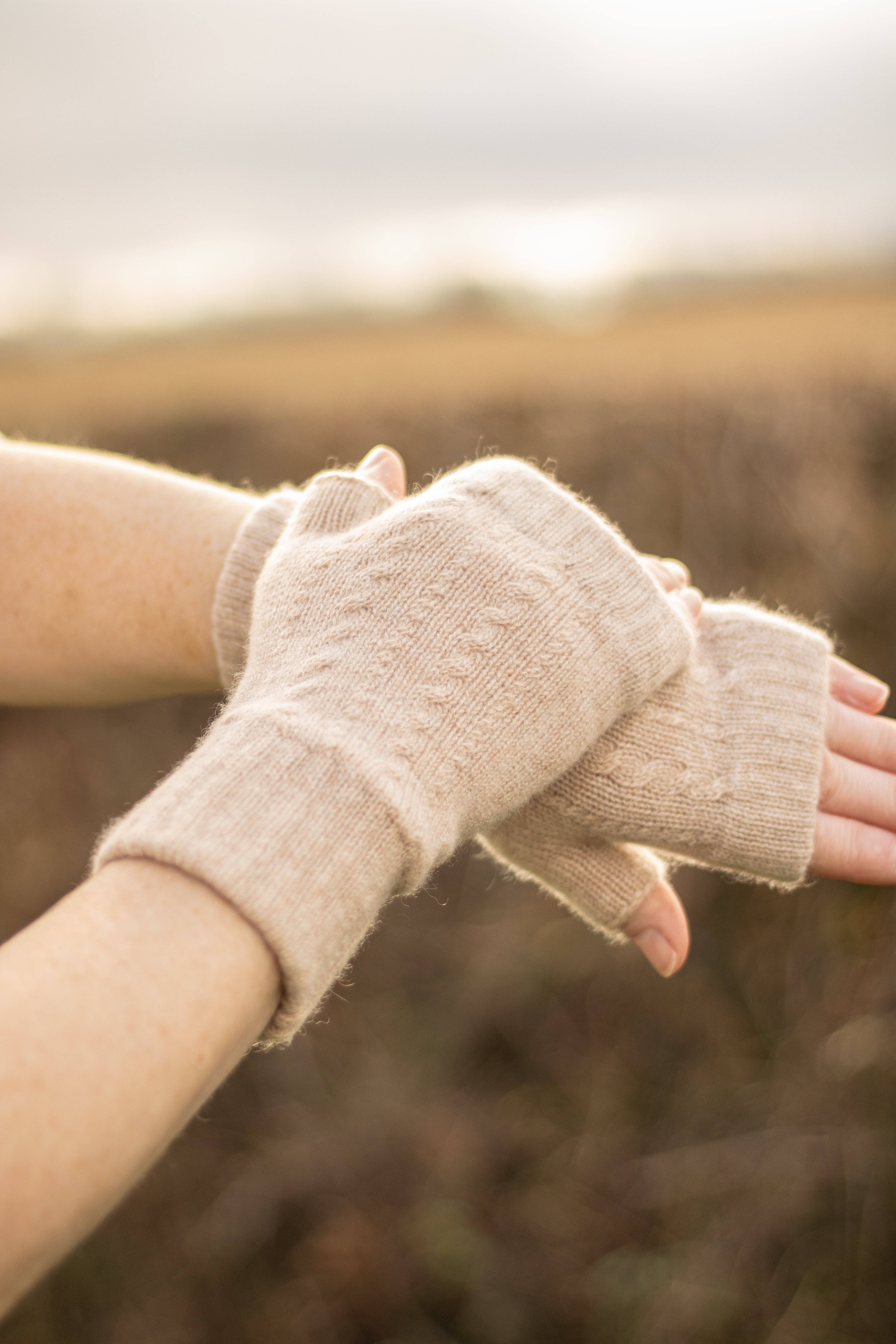 Highland & Herringbone Country - Wholesale Gloves - Women's - Cawdor Cashmere Wristwarmers - Latte1