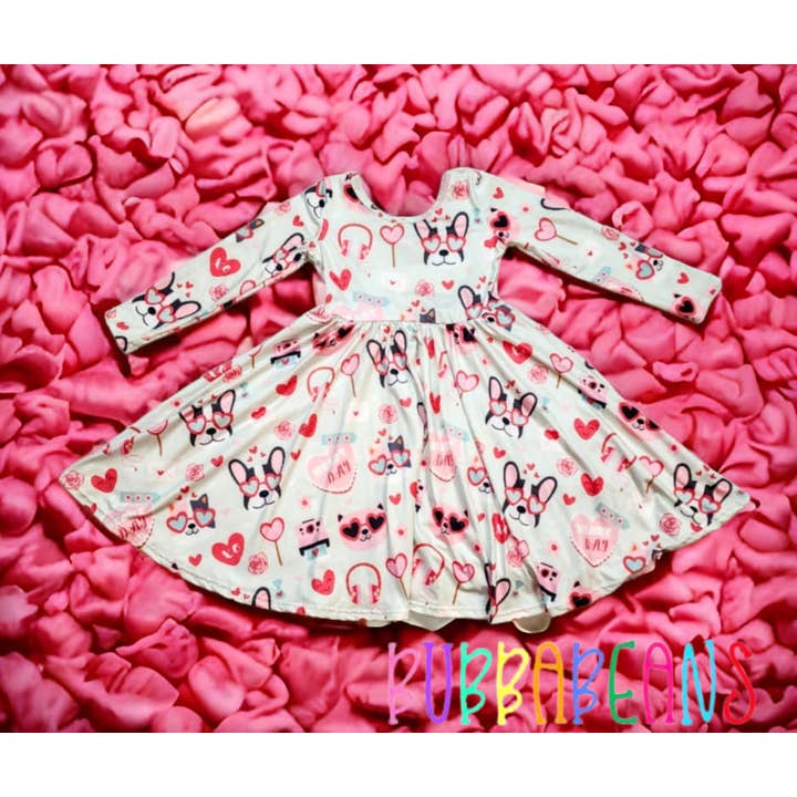 Robe Puppy Love Twirly pour la vente par Bubbabeans