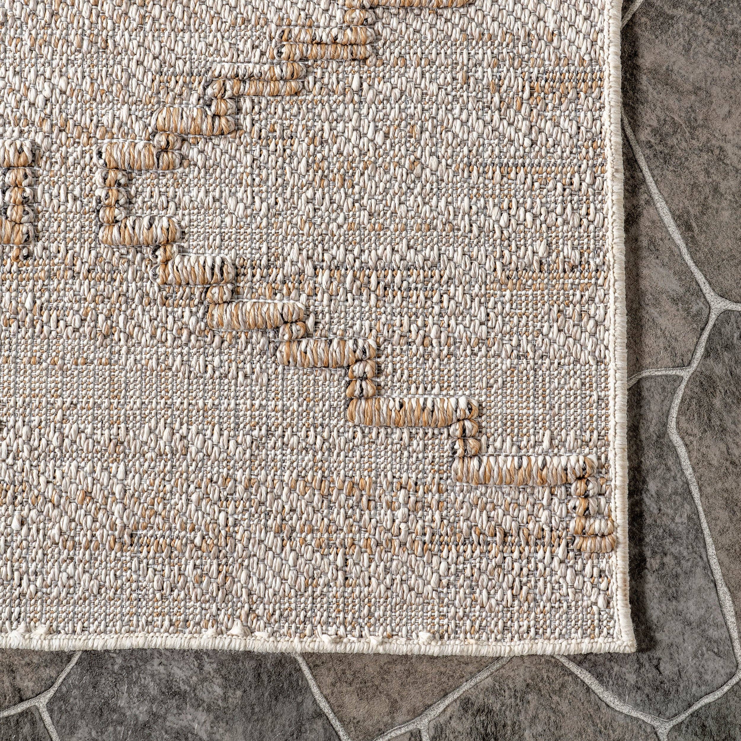 Beige Tapis intérieur/extérieur Izetta Southwestern High-Low en vente sur Faire4