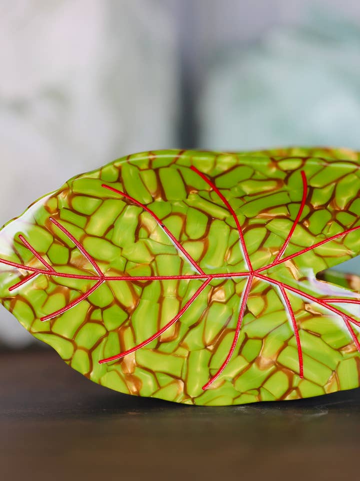 Pinza para el cabello con hoja tropical para venta al por mayor de The Clay Bouquet