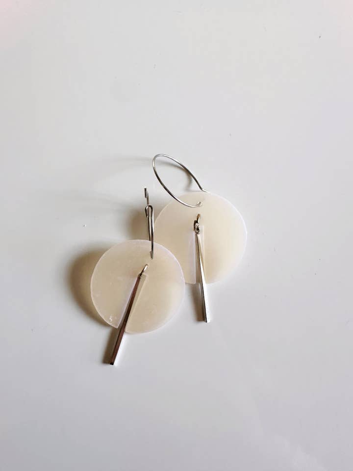 Un pendiente moderno desnudo para venta al por mayor de KaoLee Shop