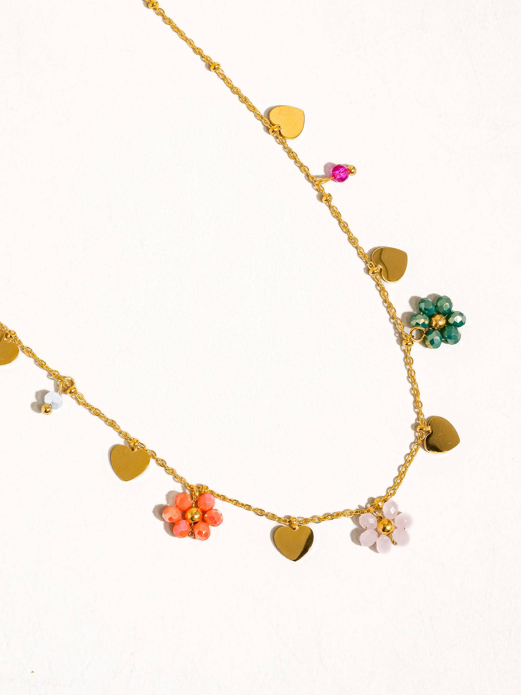 Multicolore Collier Melvin en or 18 carats avec fleurs et cœurs non ternis en vente sur Faire2