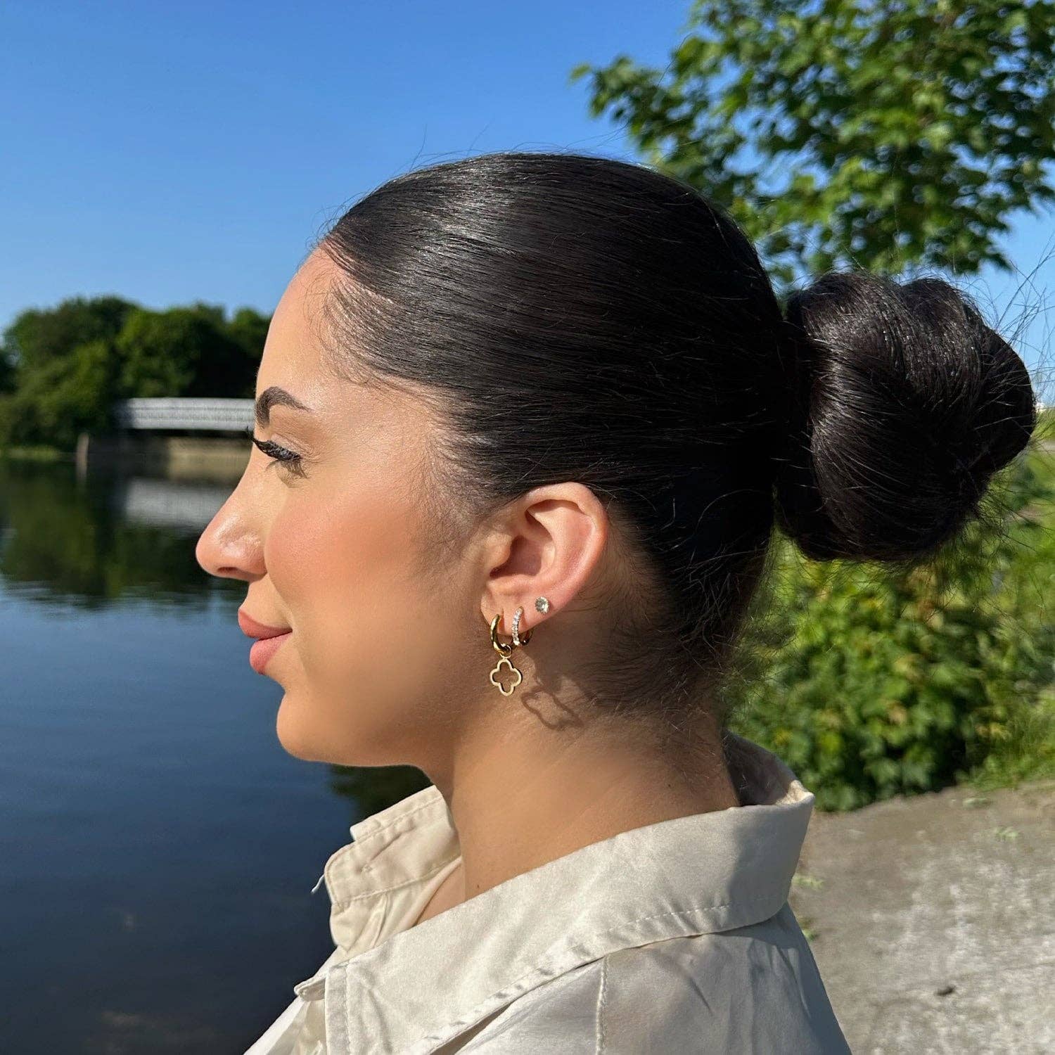 Schmuckgroßhandel – Engroshandel Huggie-øreringe – Simple Clover-øreringe | 18K forgyldt2