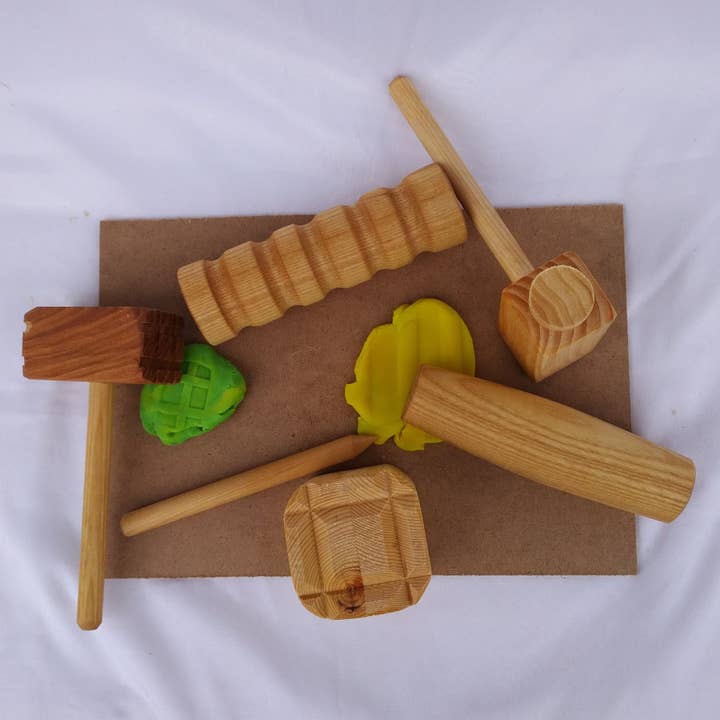 Toy Maker of Lunenburg - Vente Jouet en bois – enfant - Ensemble d'outils en bois avec tapis de pâte à jouer6