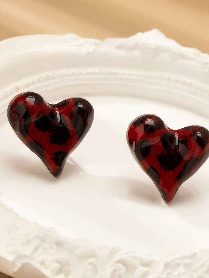 DJURMÖNSTRAD HJÄRTFORMAD STUDÖRHÄNGE | 80E61520 för wholesale av JOSSLYN by wall to wall