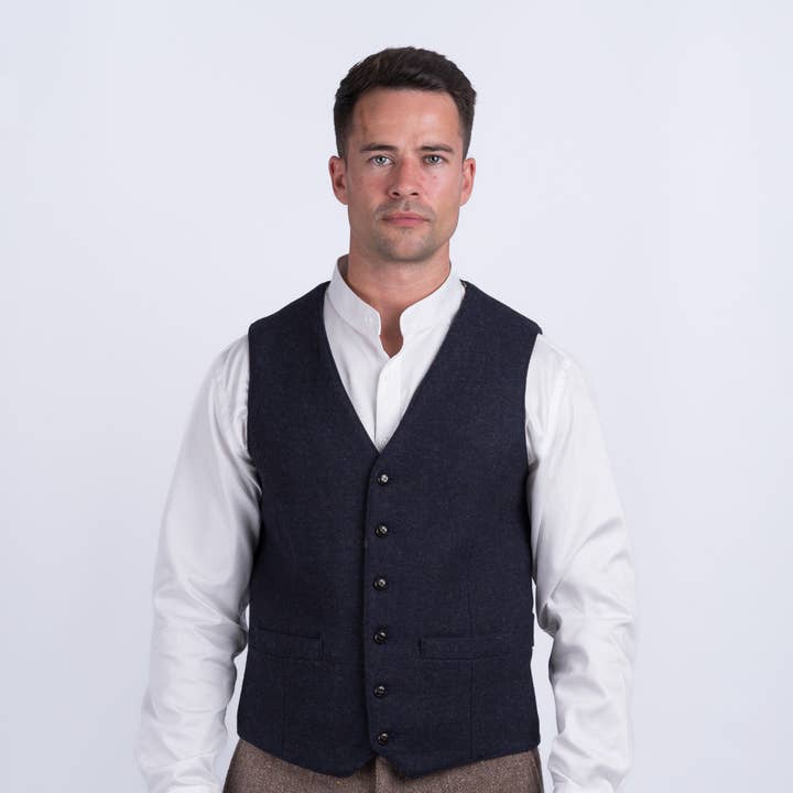 Gilet et Veste en Tweed Bleu Marine Ryan pour la vente par Celtic Tweed