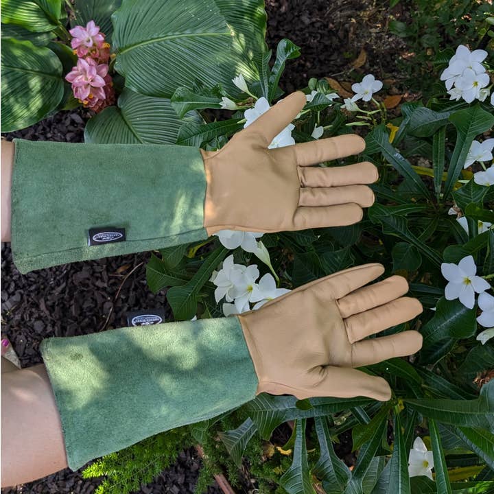 Deluxe Rose Pro's Gloves for wholesale by Garden Works