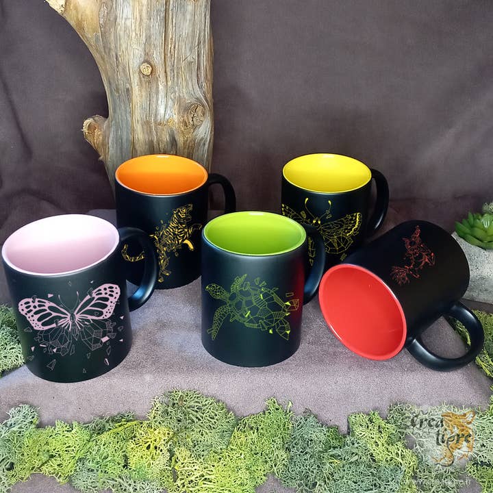 Taza negra con animales en estilo origami de colores para venta al por mayor de Creatigre
