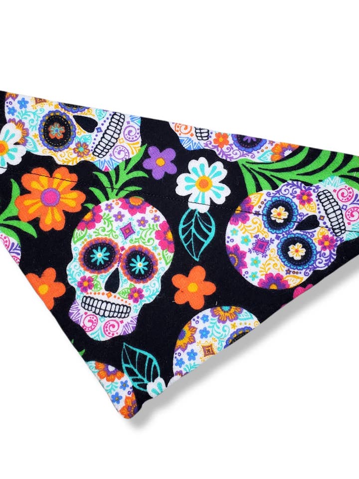 Bandana Sugar Skull per la vendita all'ingrosso da parte di Pawtastic Attire