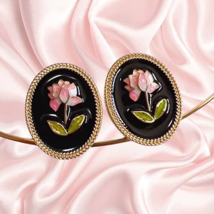 Magnifique Hearts - Wholesale Stud/Post Earrings - Vintage Floral Enamel Stud Earrings – Elegant Lotus Design