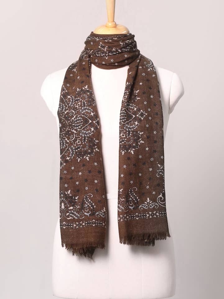 Écharpe en laine à imprimé cachemire Starlight - Marron bois | SVEŽElife pour la vente par SVEZElife