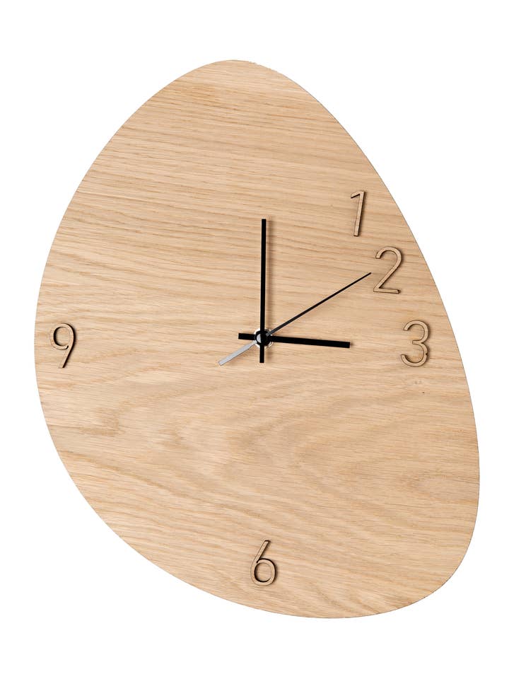 Horloge avec chiffres en bois découpés au laser pour la vente par wood sensation