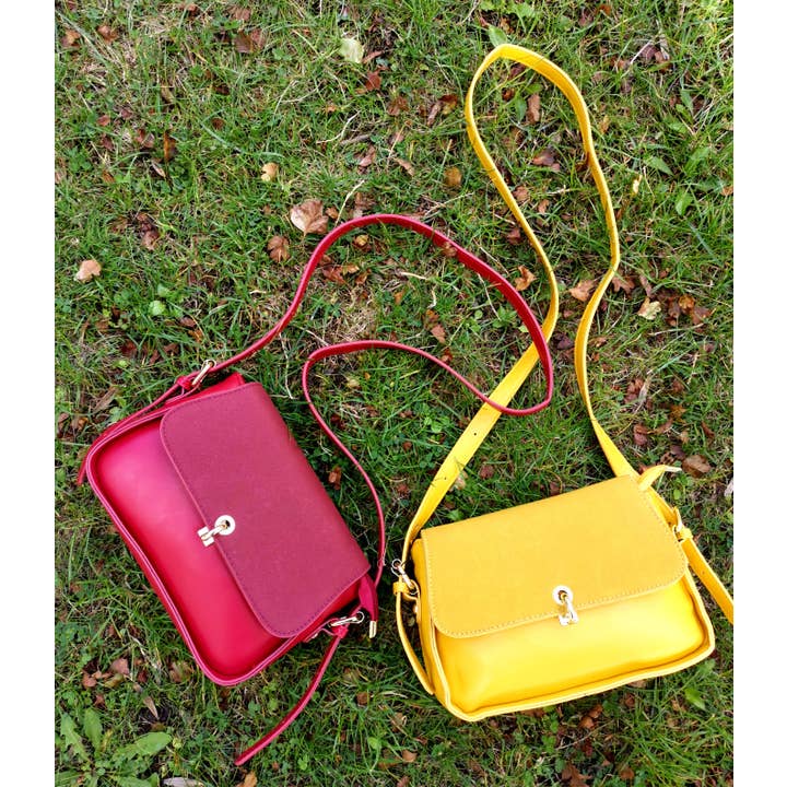Superbia – wholesale Axelremsväska – Dam – Messenger- och axelväska med crossbody-axelrem – modell 22049