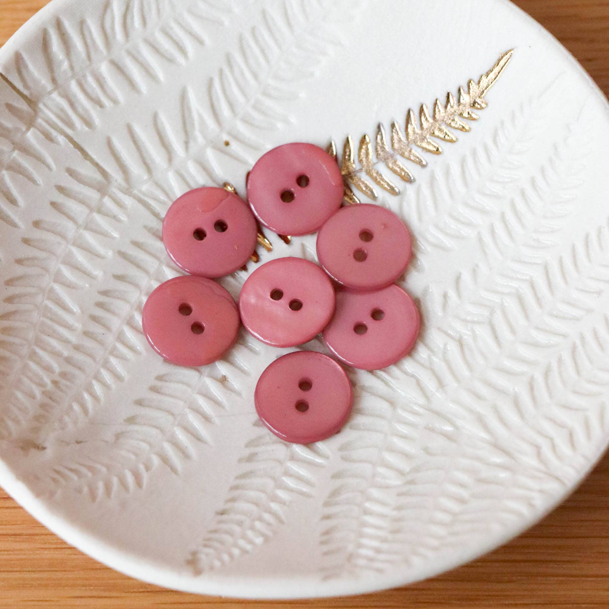 Lise Tailor - Wholesale Sewing Button/Snap - Flat mother-of-pearl buttons with 2 holes15