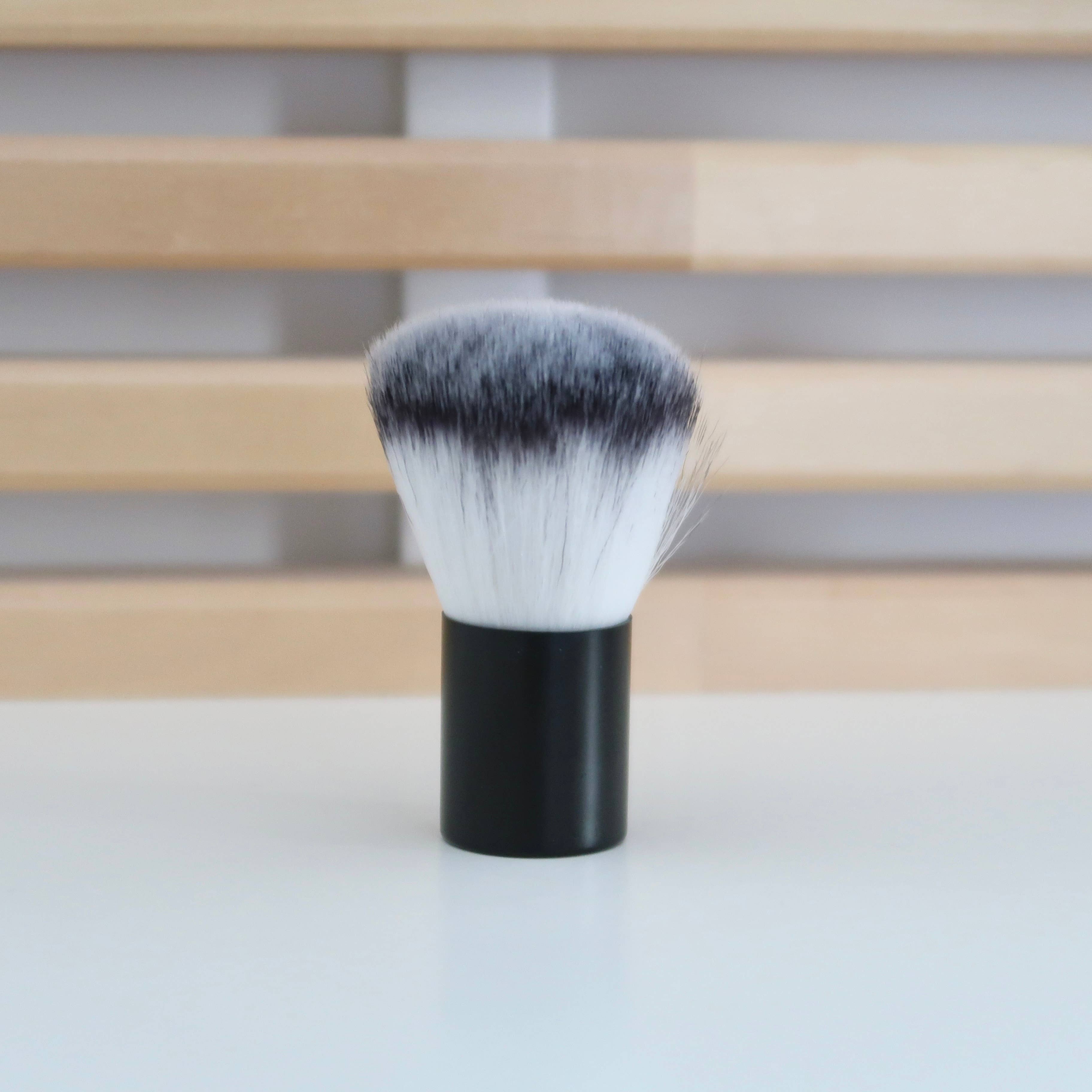 WILMOTTE COSMETIQUE - Wholesale Hair Accessories Set - Women's - Applicator brush: dry shampoo2