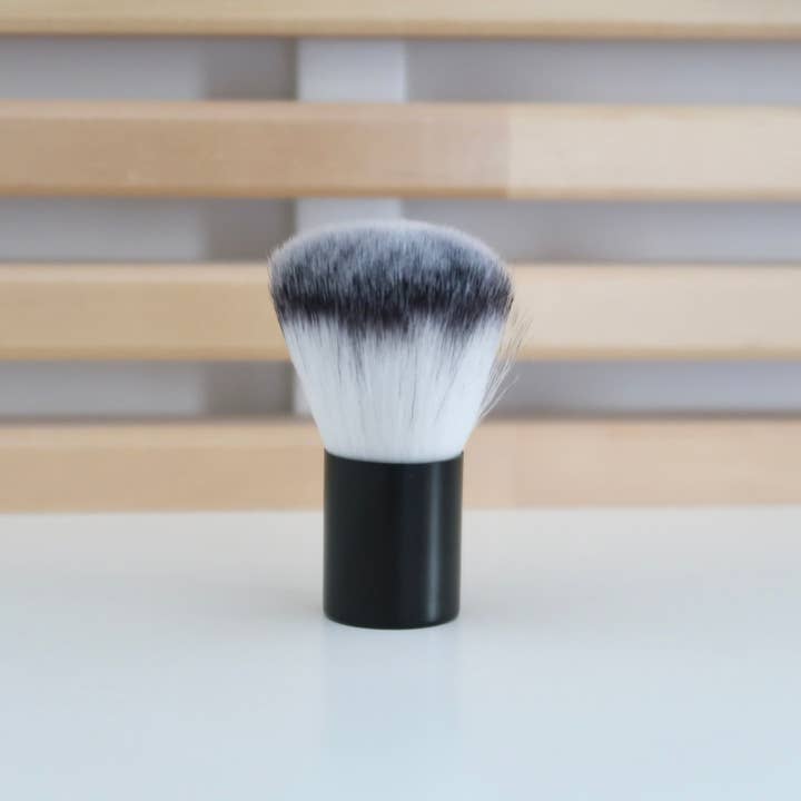 WILMOTTE COSMETIQUE - Wholesale Hair Accessories Set - Women's - Applicator brush: dry shampoo2