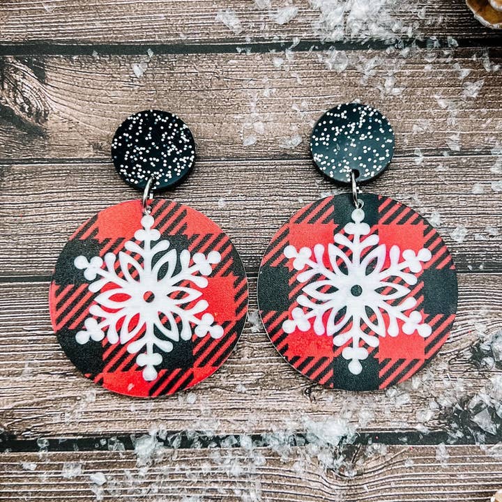 Pendentifs en forme de flocon de neige à carreaux Buffalo pour la vente par Born 2 Blossom Designs