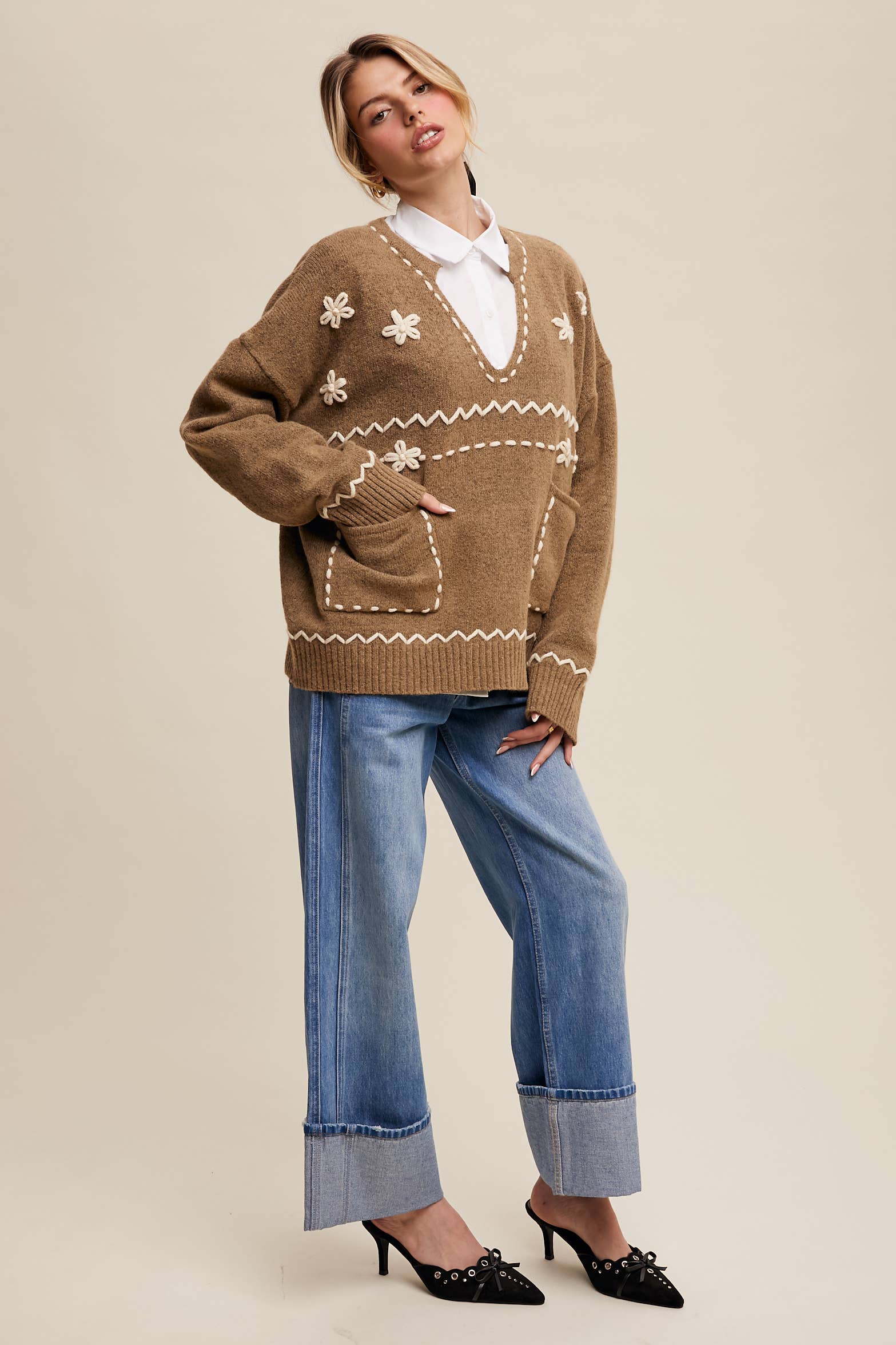 Listicle – wholesale Knitted jumper – Women′s – Floral Embroidered Knit Sweater LSW097827